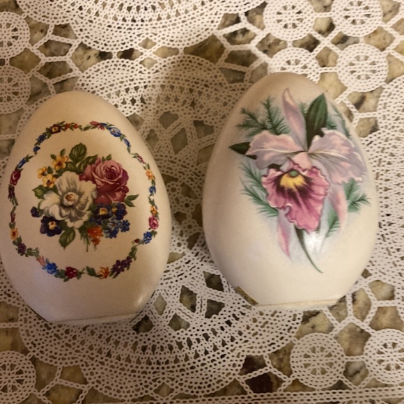 Eggzakly Porcelain Handcrafted Egg with Flowers set of 2 - Picture 2 of 9